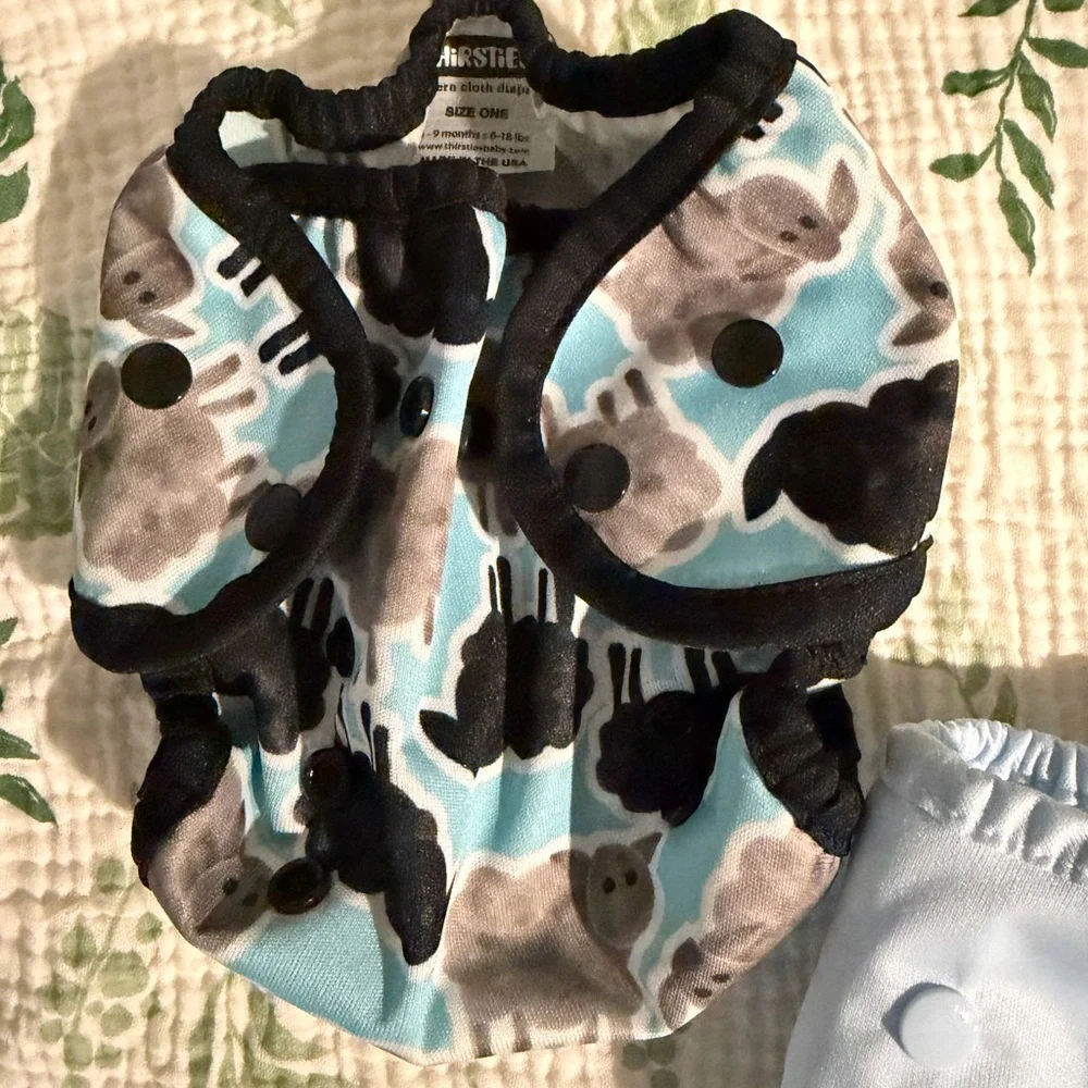 100% cotton cloth diapers (SEVEN) & 2 covers - Picture 5 of 6